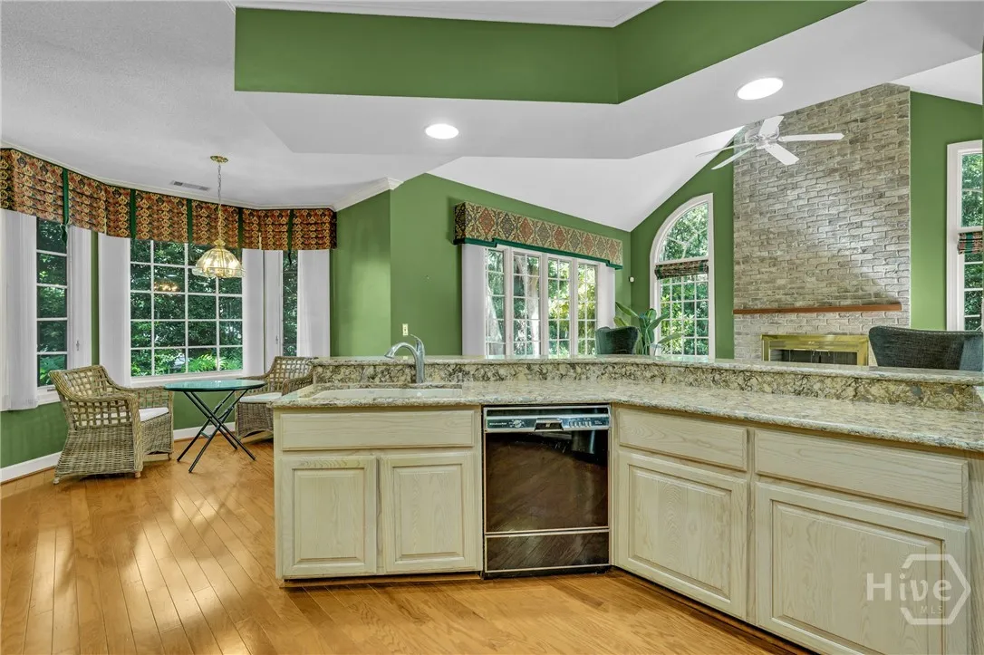 Savannah, Georgia 31411, United States, 4 Bedrooms Bedrooms, ,4 BathroomsBathrooms,Residential,Pending,215915