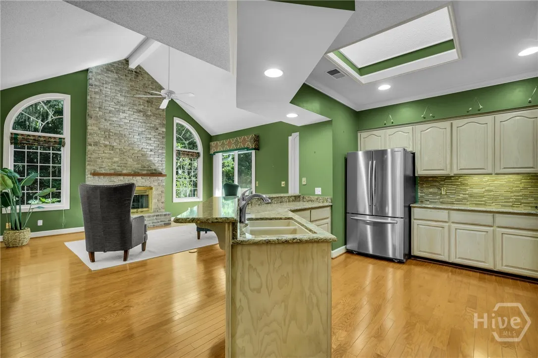 Savannah, Georgia 31411, United States, 4 Bedrooms Bedrooms, ,4 BathroomsBathrooms,Residential,Pending,215915