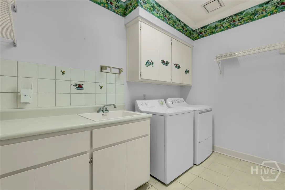 Savannah, Georgia 31411, United States, 4 Bedrooms Bedrooms, ,4 BathroomsBathrooms,Residential,Pending,215915