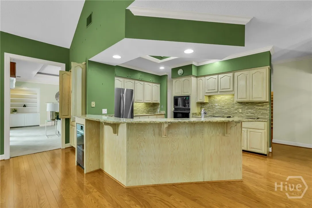 Savannah, Georgia 31411, United States, 4 Bedrooms Bedrooms, ,4 BathroomsBathrooms,Residential,Pending,215915