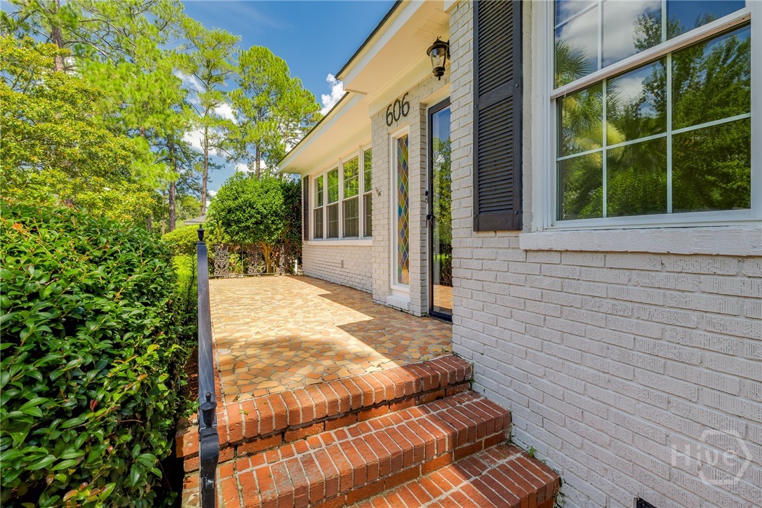 606 E 54th Street