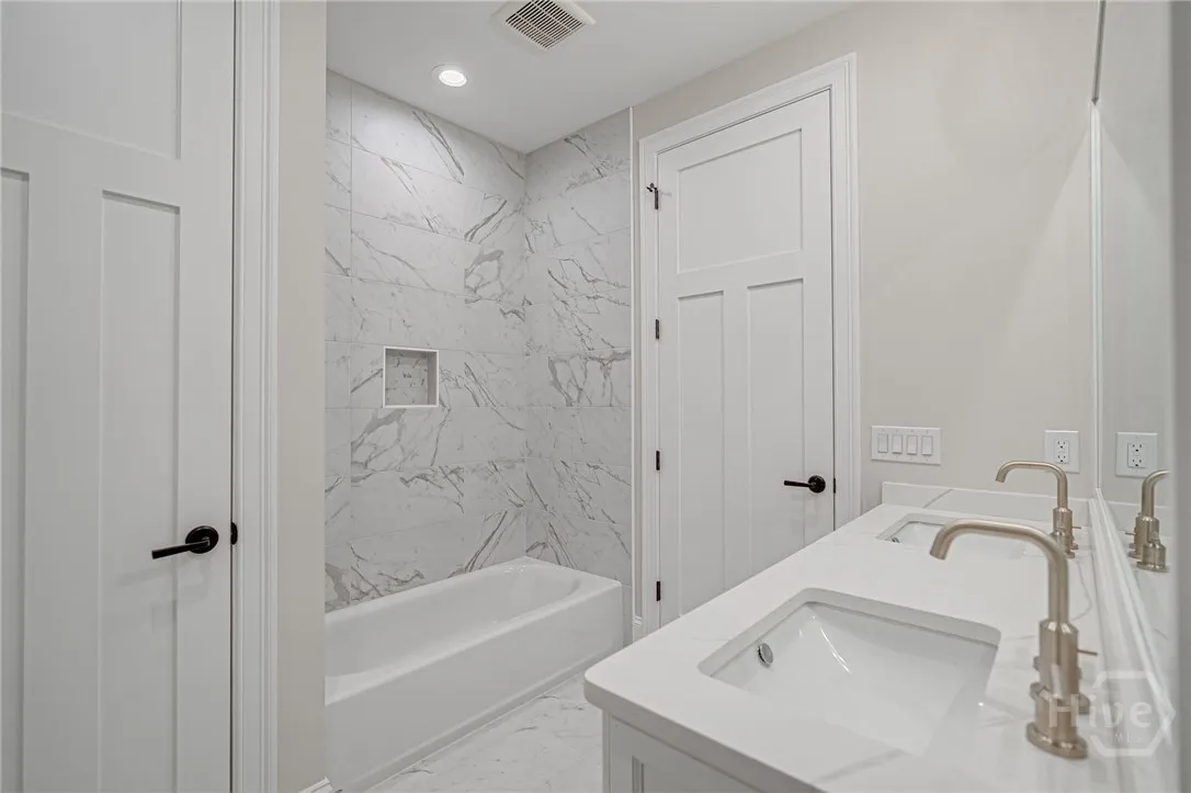 Savannah, Georgia 31411, United States, 4 Bedrooms Bedrooms, ,4 BathroomsBathrooms,Residential,Active,131055