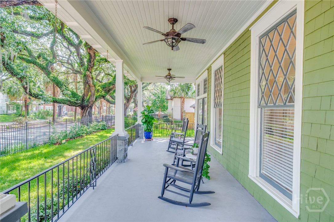 121 E Victory Drive