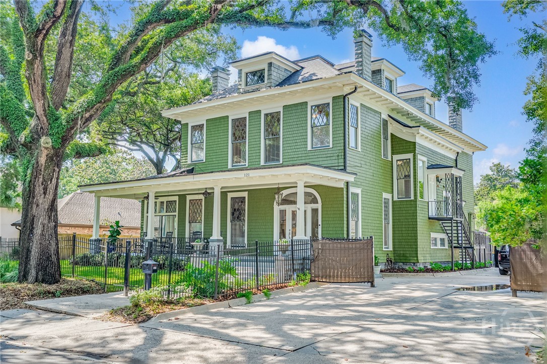 121 E Victory Drive