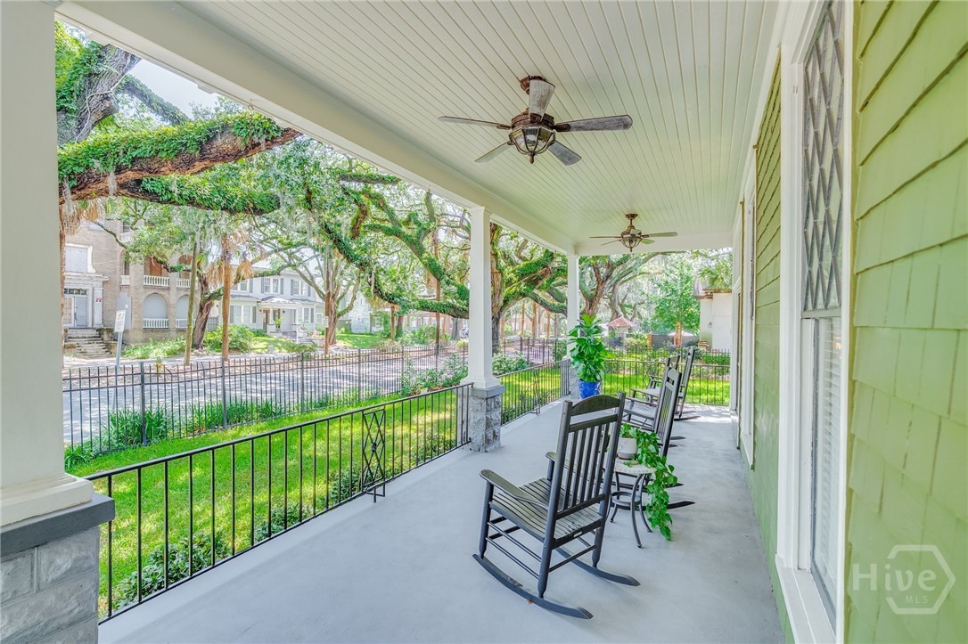 121 E Victory Drive