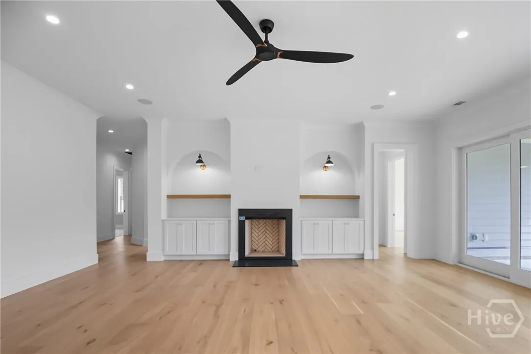 Savannah, Georgia 31411, United States, 5 Bedrooms Bedrooms, ,5 BathroomsBathrooms,Residential,Active,225543