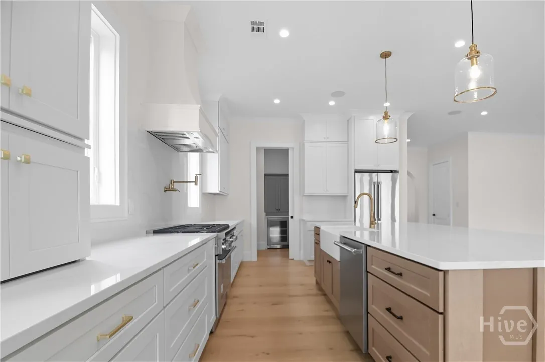 Savannah, Georgia 31411, United States, 5 Bedrooms Bedrooms, ,5 BathroomsBathrooms,Residential,Active,225543