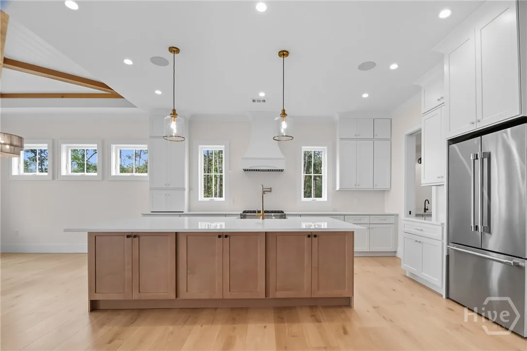 Savannah, Georgia 31411, United States, 5 Bedrooms Bedrooms, ,5 BathroomsBathrooms,Residential,Active,91924