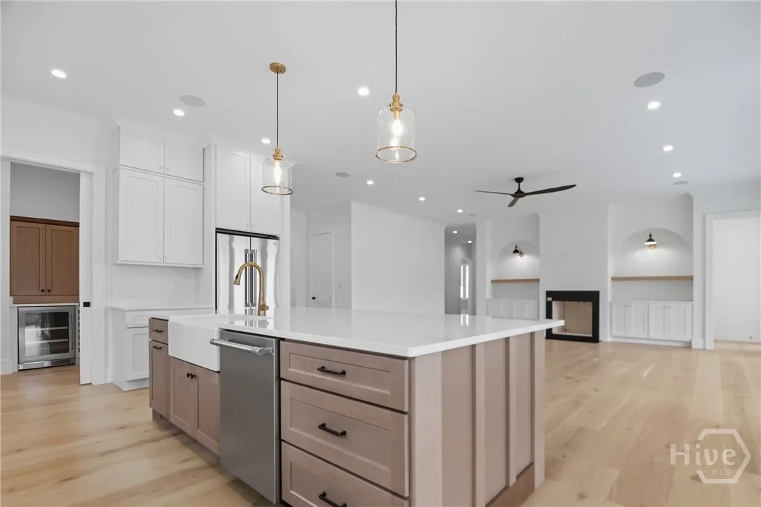 Savannah, Georgia 31411, United States, 5 Bedrooms Bedrooms, ,5 BathroomsBathrooms,Residential,Active,91924