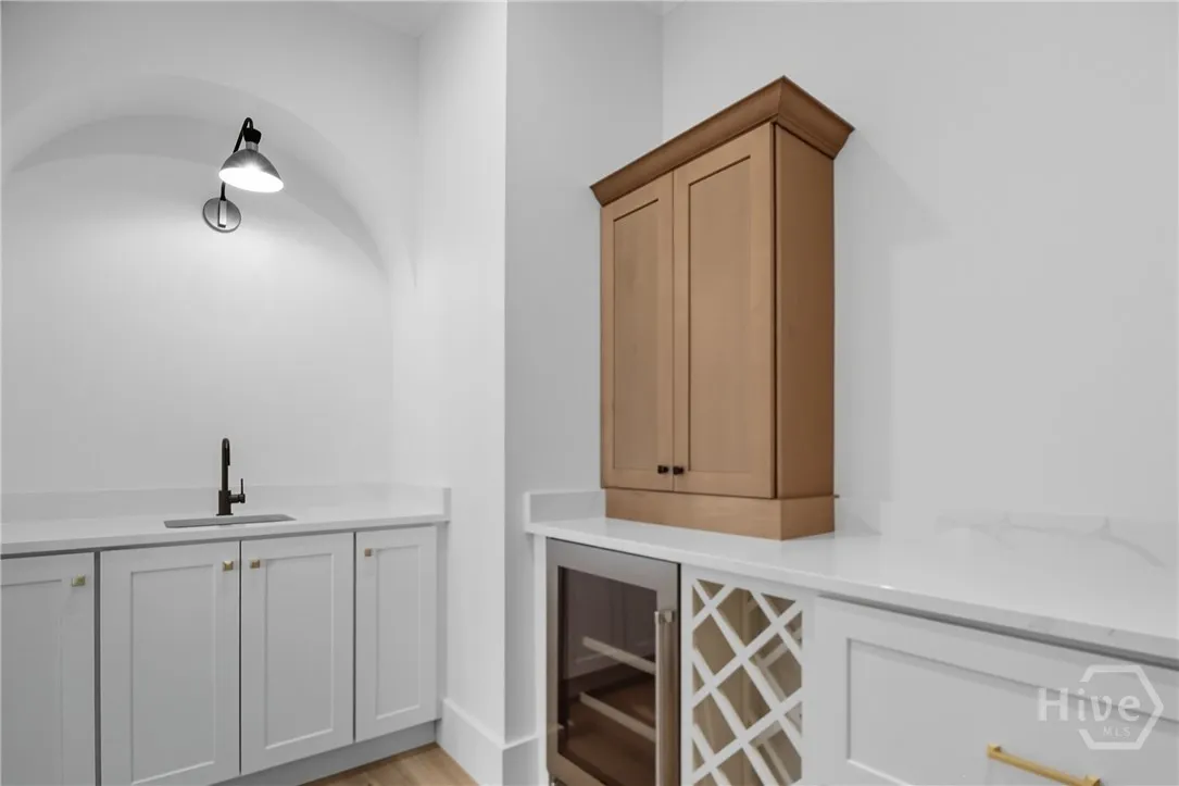 Savannah, Georgia 31411, United States, 5 Bedrooms Bedrooms, ,5 BathroomsBathrooms,Residential,Active,91924