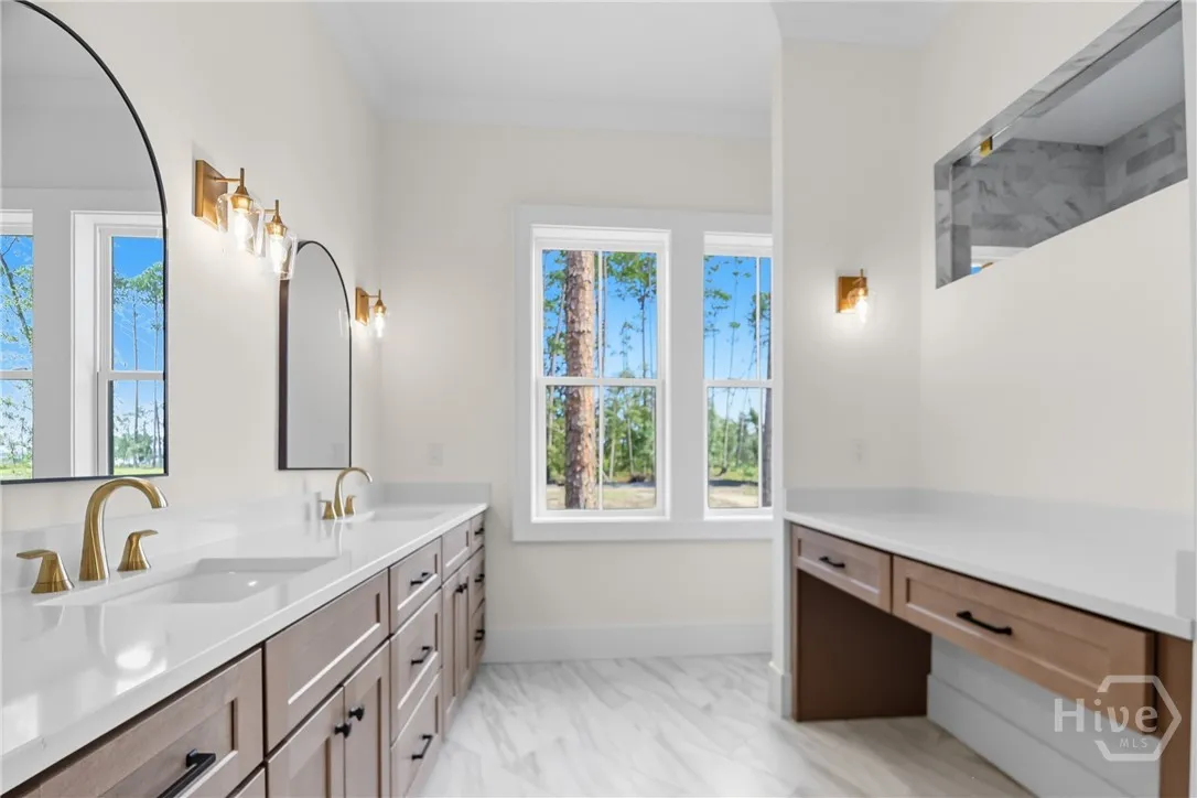 Savannah, Georgia 31411, United States, 5 Bedrooms Bedrooms, ,5 BathroomsBathrooms,Residential,Active,91924