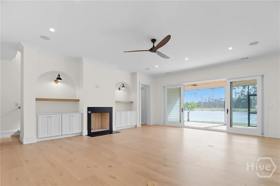 Savannah, Georgia 31411, United States, 5 Bedrooms Bedrooms, ,5 BathroomsBathrooms,Residential,Active,91924