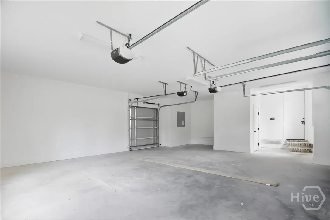 Savannah, Georgia 31411, United States, 5 Bedrooms Bedrooms, ,5 BathroomsBathrooms,Residential,Active,91924