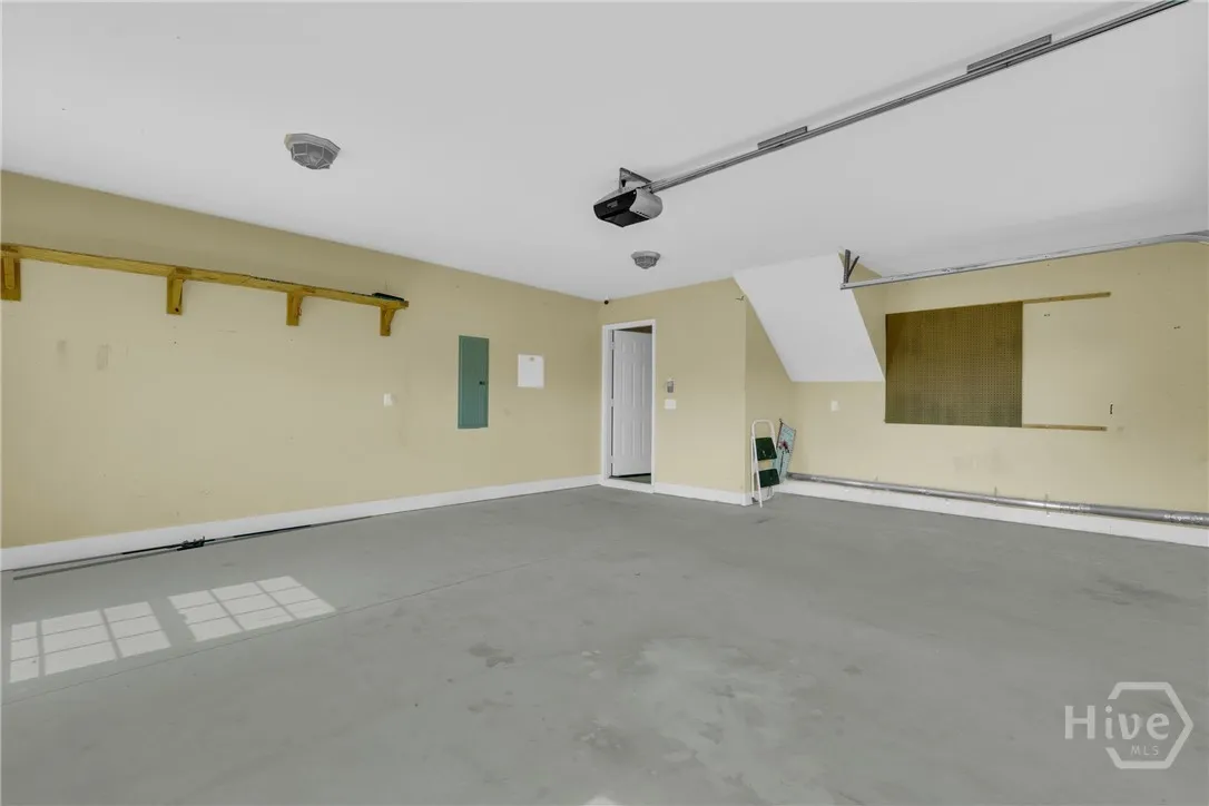 Savannah, Georgia 31419, United States, 4 Bedrooms Bedrooms, ,3 BathroomsBathrooms,Residential,Pending,215418