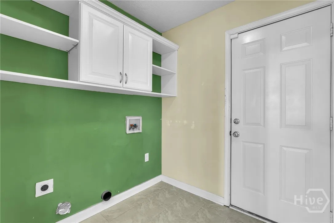 Savannah, Georgia 31419, United States, 4 Bedrooms Bedrooms, ,3 BathroomsBathrooms,Residential,Pending,215418