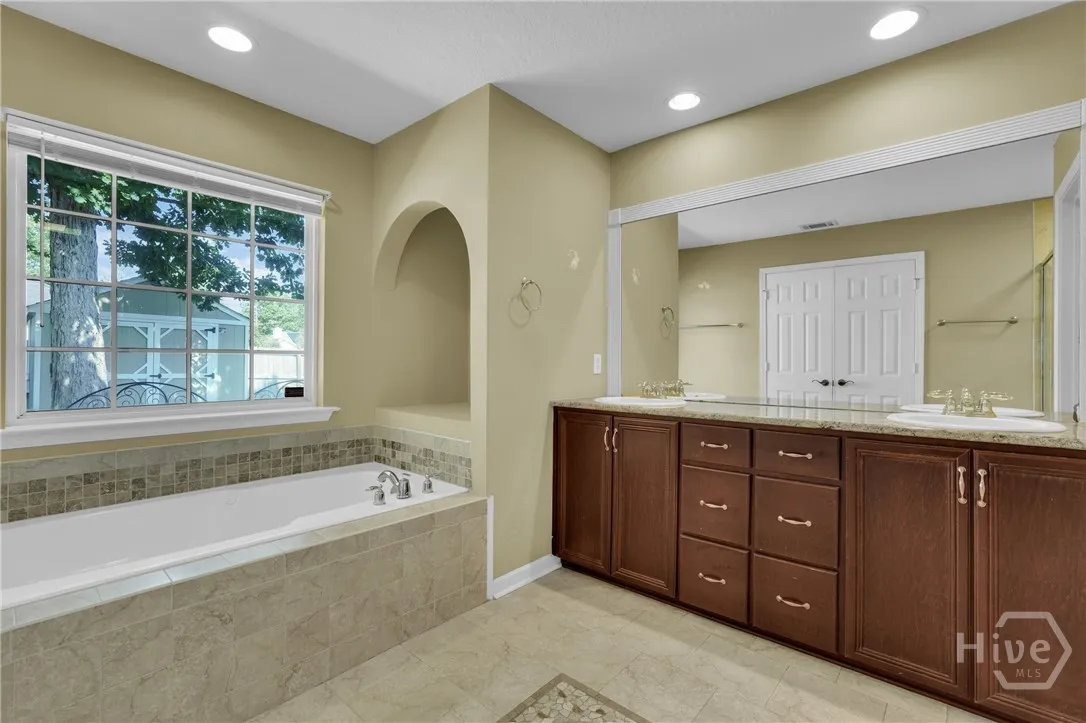 Savannah, Georgia 31419, United States, 4 Bedrooms Bedrooms, ,3 BathroomsBathrooms,Residential,Pending,215418