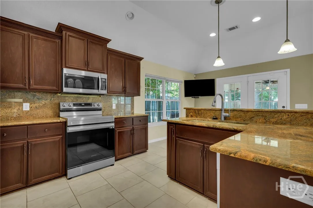 Savannah, Georgia 31419, United States, 4 Bedrooms Bedrooms, ,3 BathroomsBathrooms,Residential,Pending,215418