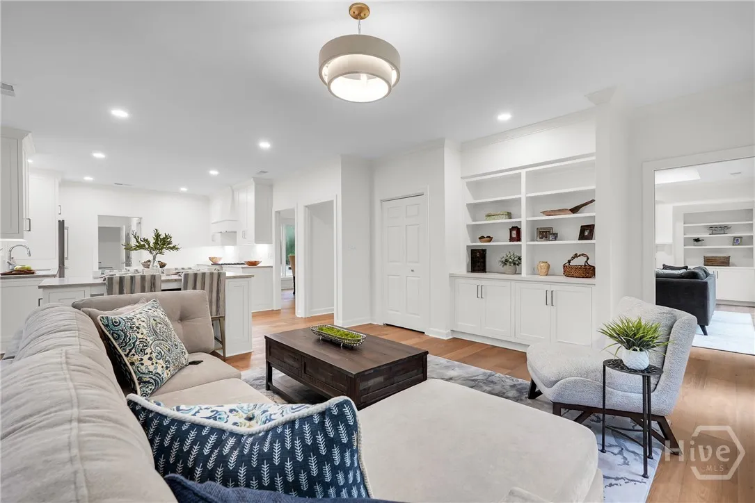 Savannah, Georgia 31411, United States, 4 Bedrooms Bedrooms, ,3 BathroomsBathrooms,Residential,Active,191296