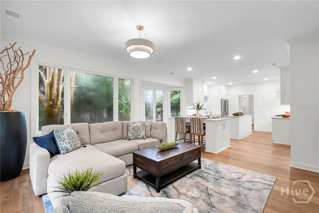 Savannah, Georgia 31411, United States, 4 Bedrooms Bedrooms, ,3 BathroomsBathrooms,Residential,Active,191296