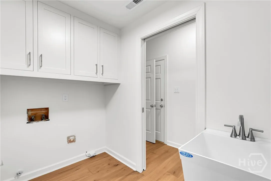 Savannah, Georgia 31411, United States, 4 Bedrooms Bedrooms, ,3 BathroomsBathrooms,Residential,Active,191296