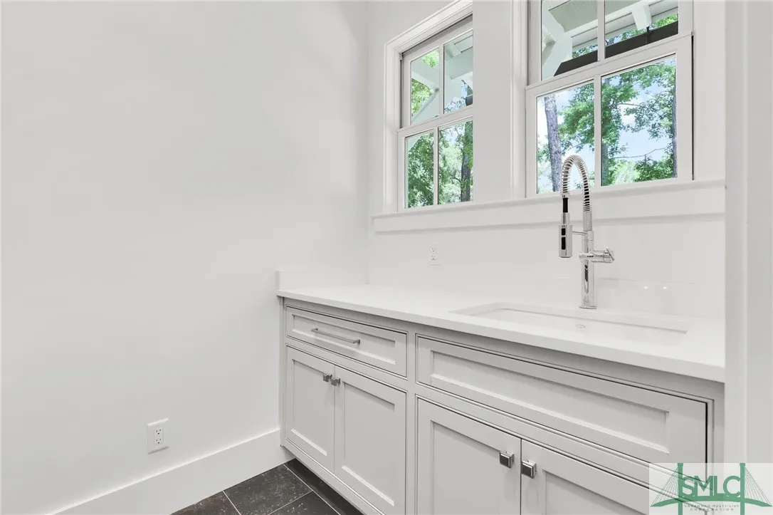 Savannah, Georgia 31411, United States, 4 Bedrooms Bedrooms, ,4 BathroomsBathrooms,Residential,Pending,120631