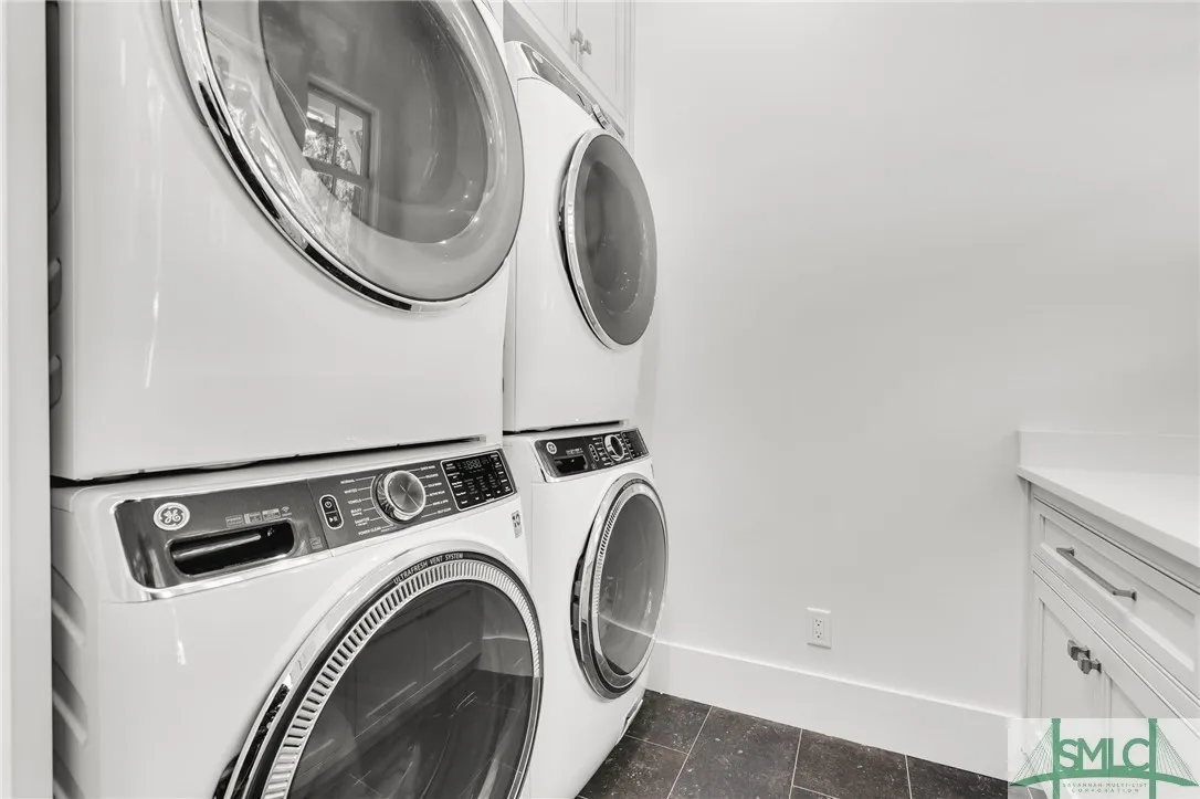 Savannah, Georgia 31411, United States, 4 Bedrooms Bedrooms, ,4 BathroomsBathrooms,Residential,Pending,120631