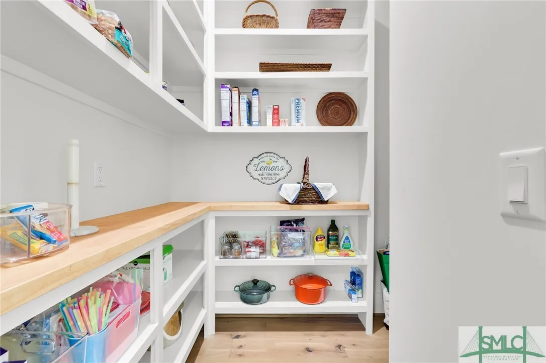 Savannah, Georgia 31411, United States, 4 Bedrooms Bedrooms, ,4 BathroomsBathrooms,Residential,Pending,120631