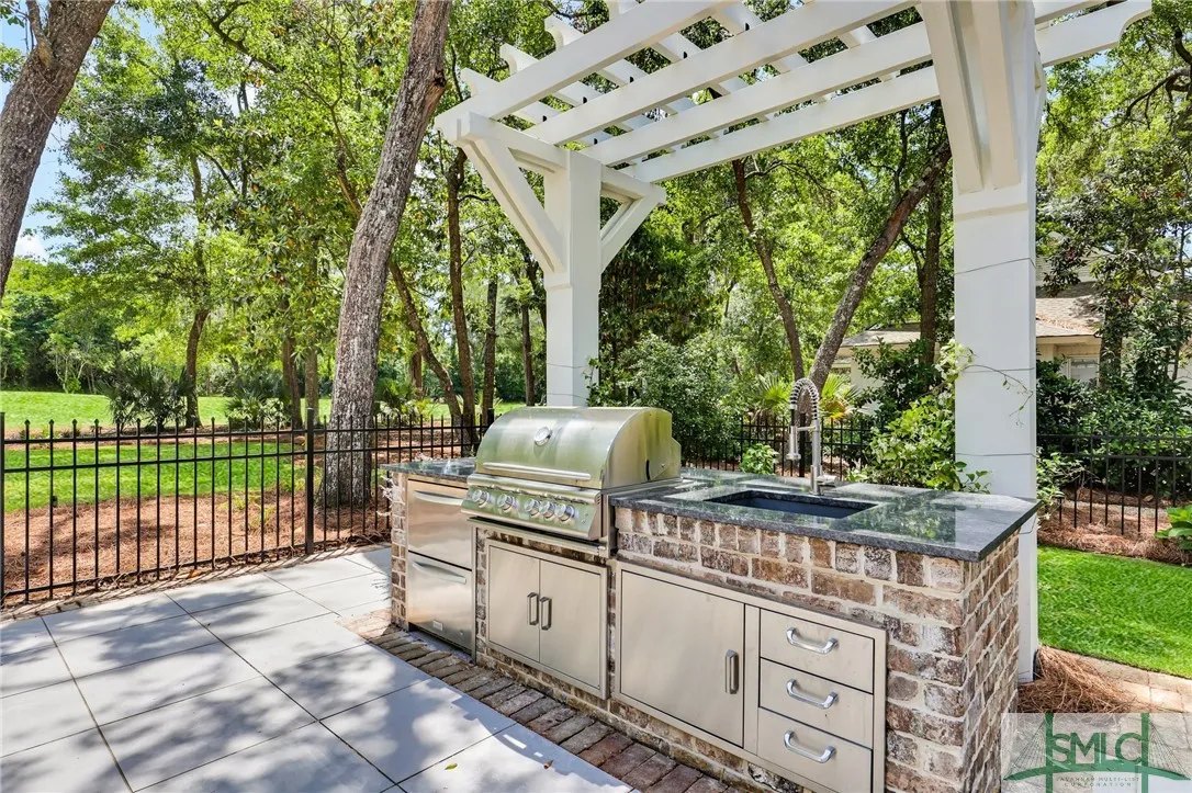 Savannah, Georgia 31411, United States, 4 Bedrooms Bedrooms, ,4 BathroomsBathrooms,Residential,Pending,120631