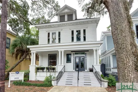 207 East 31st Street, Savannah, GA 31401 - #: 328867