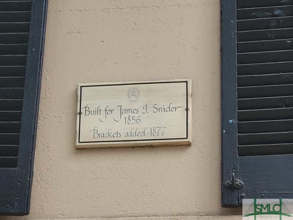 208 E Jones Street 8