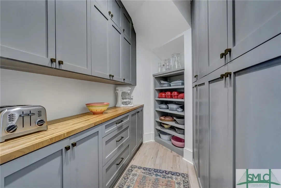 Savannah, Georgia 31411, United States, 4 Bedrooms Bedrooms, ,4 BathroomsBathrooms,Residential,Active,82402