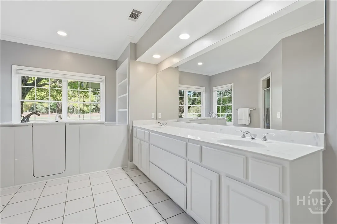 Savannah, Georgia 31411, United States, 3 Bedrooms Bedrooms, ,4 BathroomsBathrooms,Residential,Active,232574