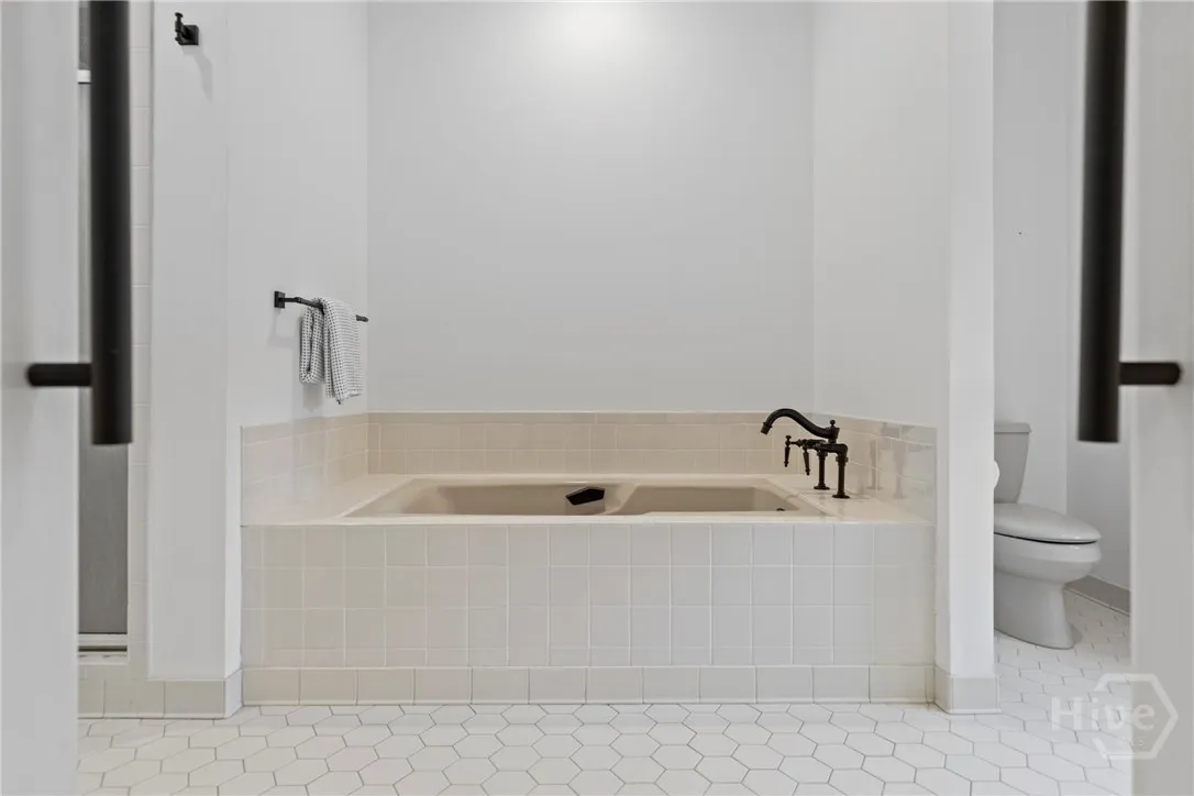 Savannah, Georgia 31411, United States, 4 Bedrooms Bedrooms, ,4 BathroomsBathrooms,Residential,Pending,140801