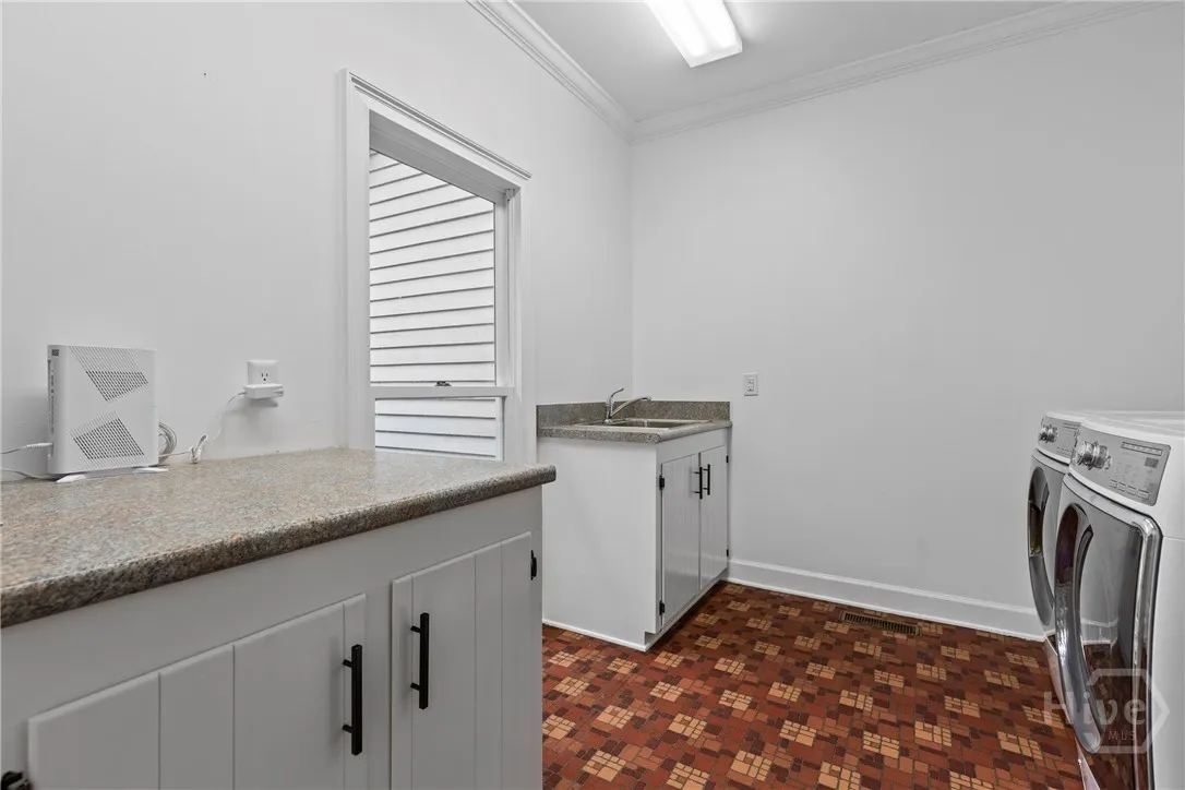 Savannah, Georgia 31411, United States, 4 Bedrooms Bedrooms, ,4 BathroomsBathrooms,Residential,Pending,140801