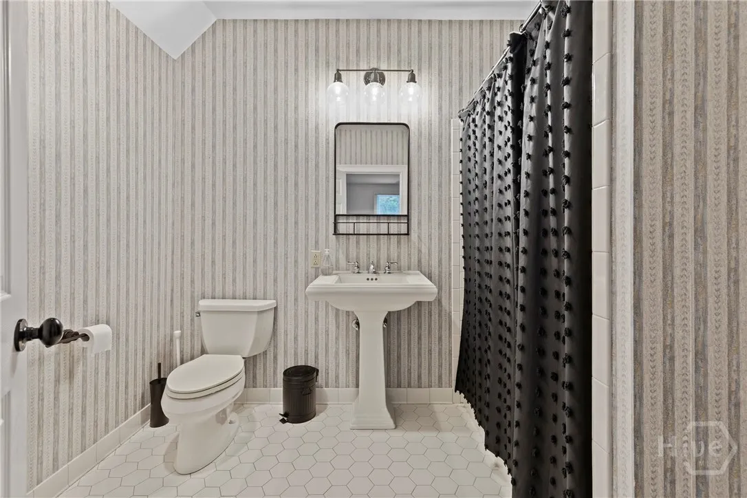 Savannah, Georgia 31411, United States, 4 Bedrooms Bedrooms, ,4 BathroomsBathrooms,Residential,Pending,140801