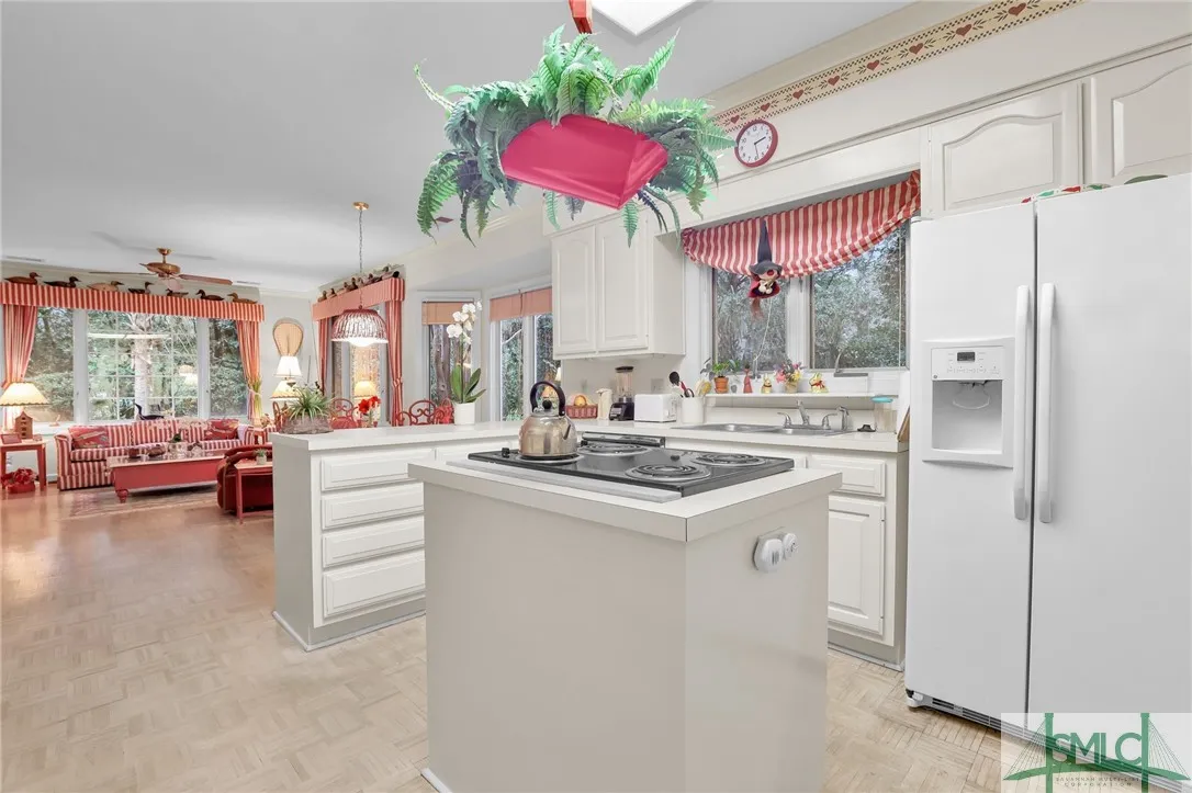 Savannah, Georgia 31411, United States, 3 Bedrooms Bedrooms, ,3 BathroomsBathrooms,Residential,Pending,14592