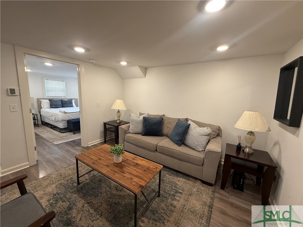 508 E Henry Street Downstairs