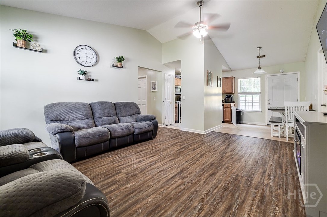 105 Knotty Pine Circle