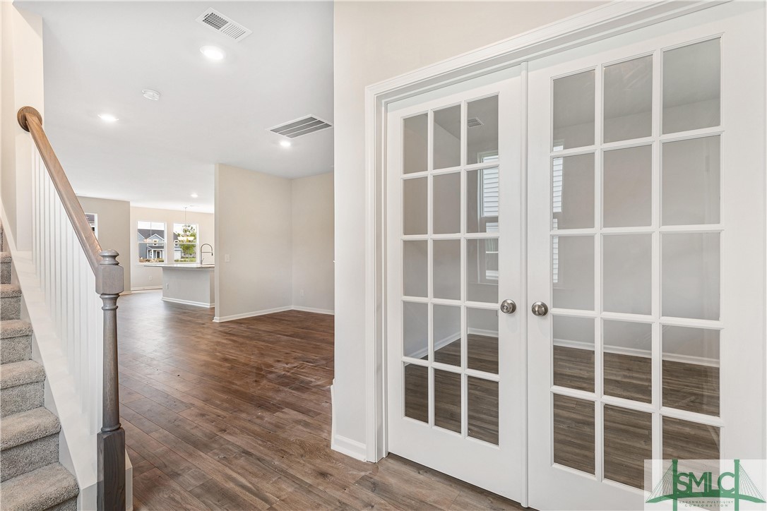 70 Woodbury Lane