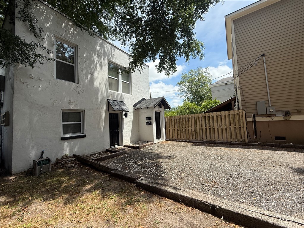 508 E Henry Street Upstairs