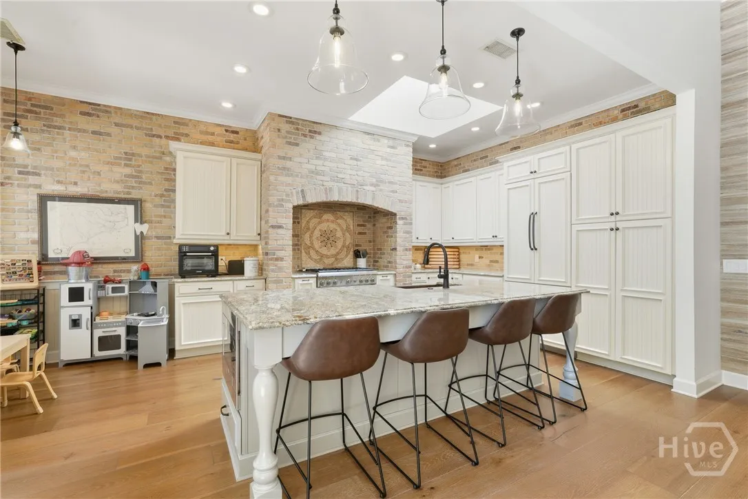 Savannah, Georgia 31411, United States, 4 Bedrooms Bedrooms, ,4 BathroomsBathrooms,Residential,Active,225738