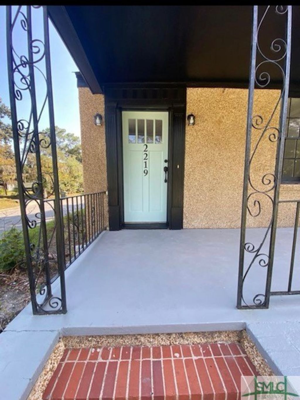 listing image 0