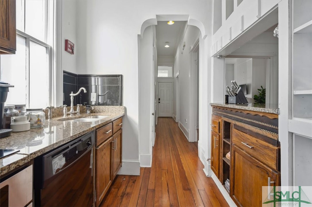 Savannah, Georgia 31401, United States, 5 Bedrooms Bedrooms, ,4 BathroomsBathrooms,Residential,Active,63872