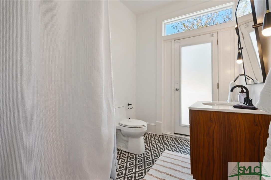 Savannah, Georgia 31401, United States, 5 Bedrooms Bedrooms, ,4 BathroomsBathrooms,Residential,Active,63872