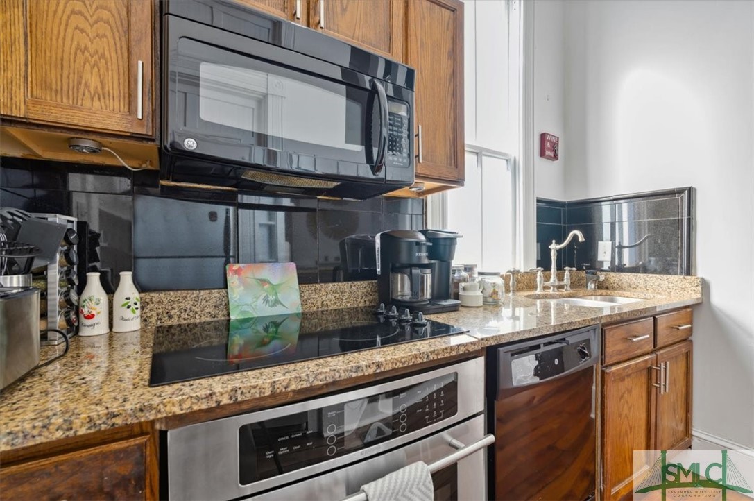 Savannah, Georgia 31401, United States, 5 Bedrooms Bedrooms, ,4 BathroomsBathrooms,Residential,Active,63872