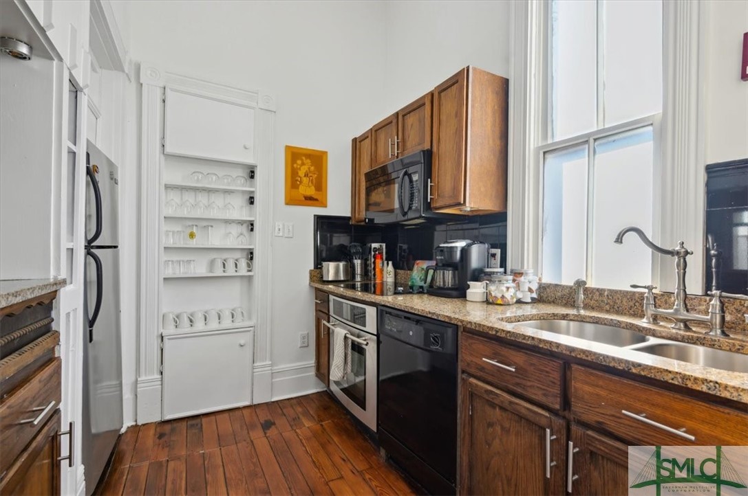 Savannah, Georgia 31401, United States, 5 Bedrooms Bedrooms, ,4 BathroomsBathrooms,Residential,Active,63872