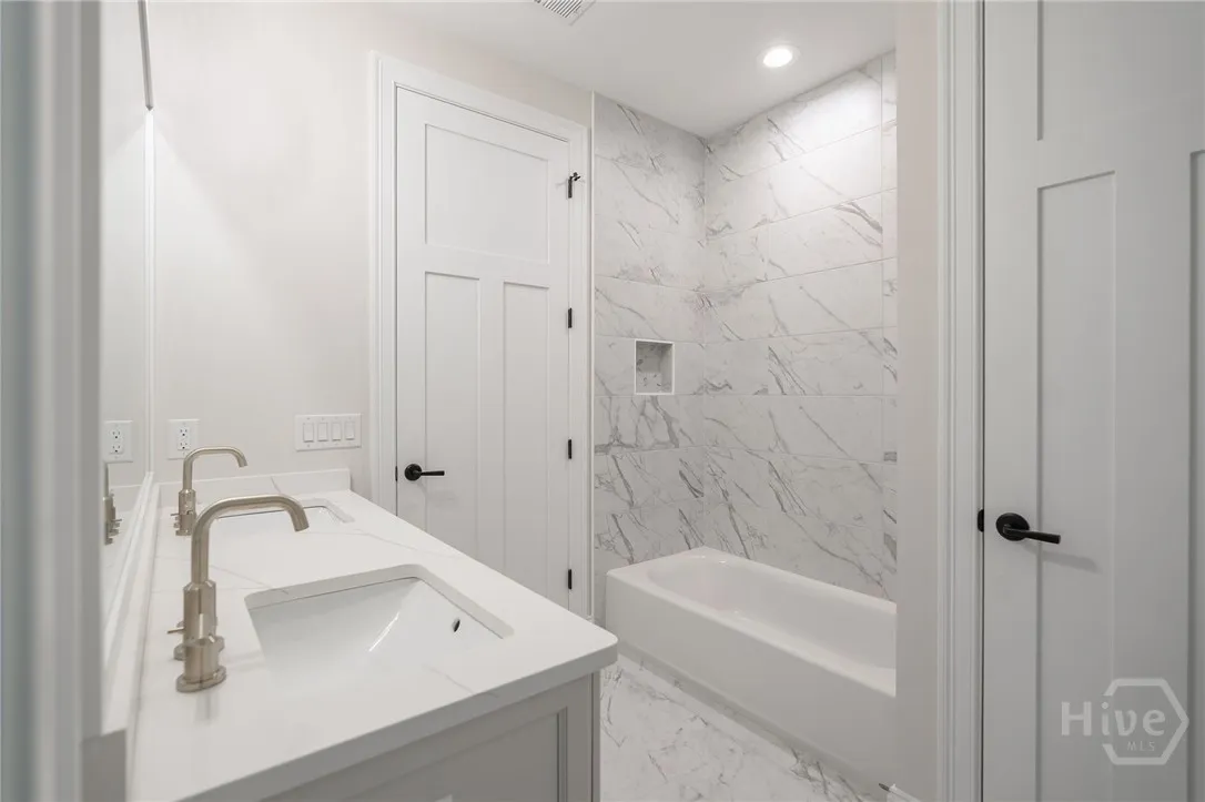 Savannah, Georgia 31411, United States, 4 Bedrooms Bedrooms, ,4 BathroomsBathrooms,Residential,Active,131056