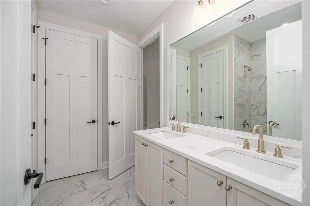 Savannah, Georgia 31411, United States, 4 Bedrooms Bedrooms, ,4 BathroomsBathrooms,Residential,Active,131056