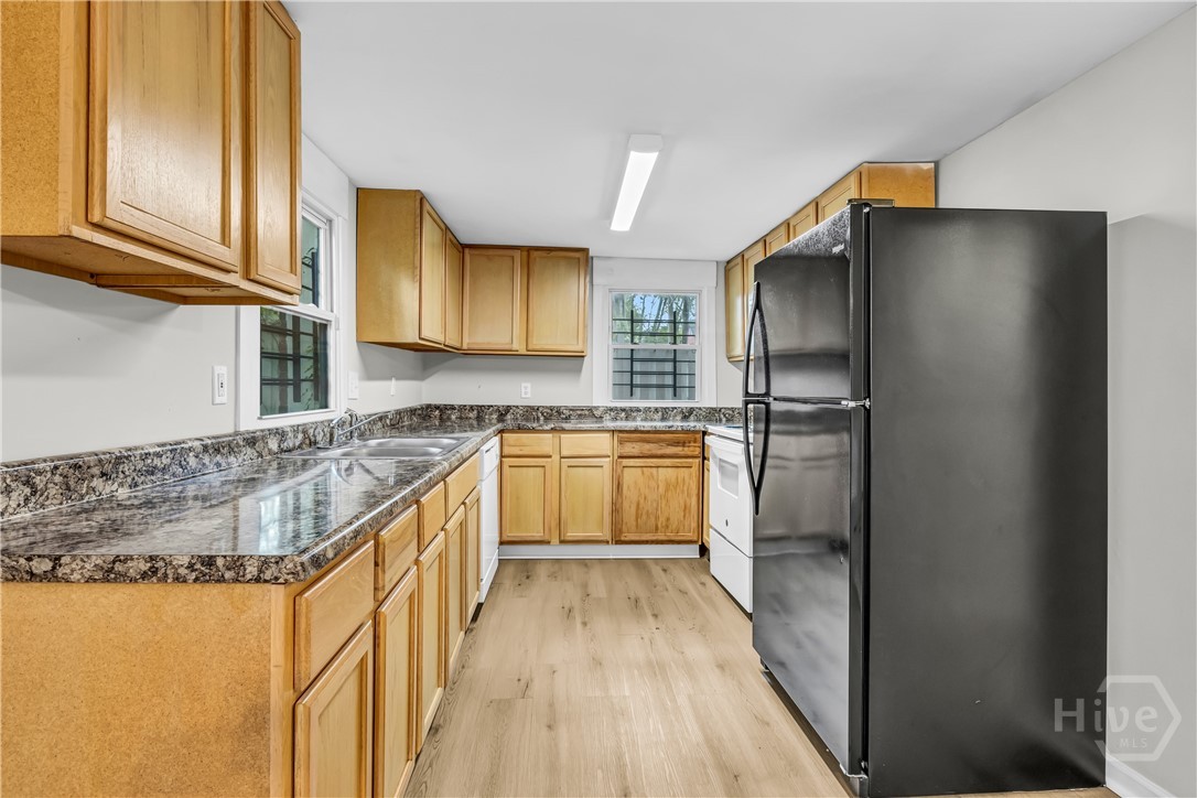 844 E 37th Street