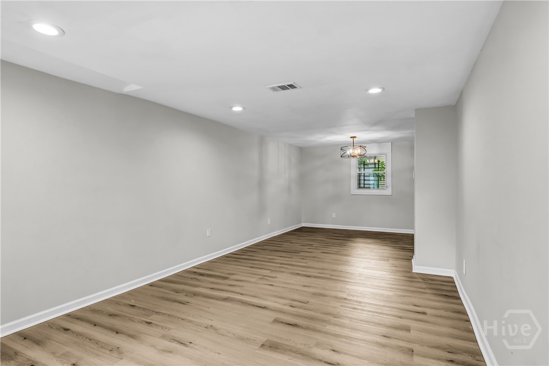 844 E 37th Street